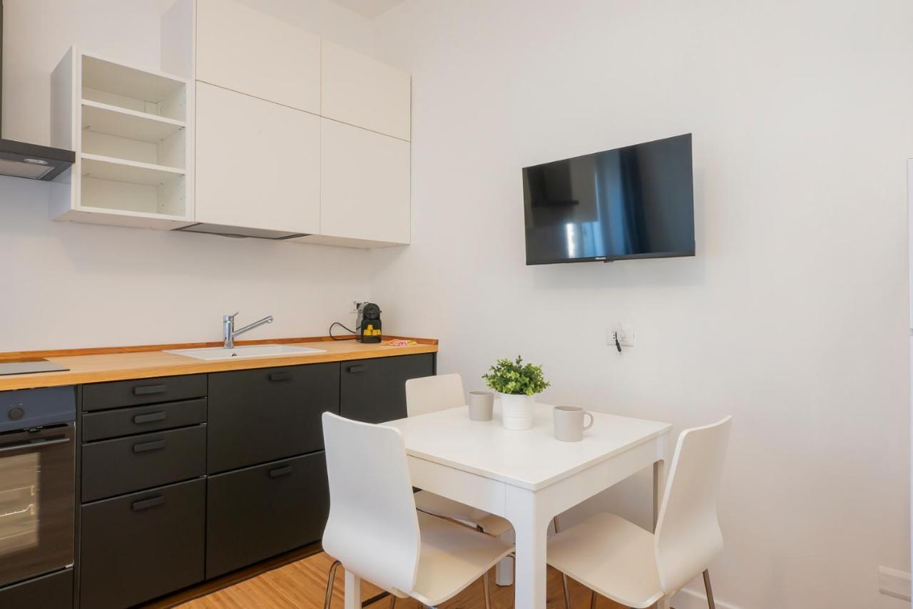 I Host Apartment - Fiuggi 59 Milan Bagian luar foto